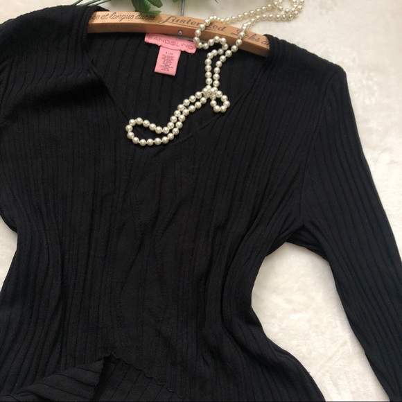 3/$20 | Vintage BANDOLINO v-neck sweater - Picture 3 of 5